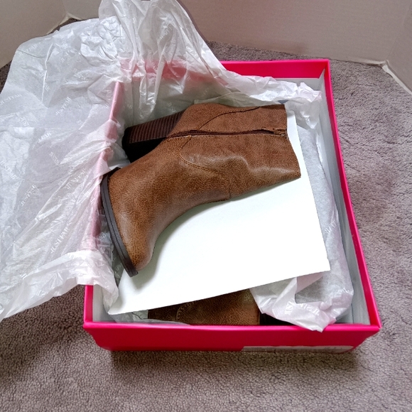 Booties - Picture 3 of 3